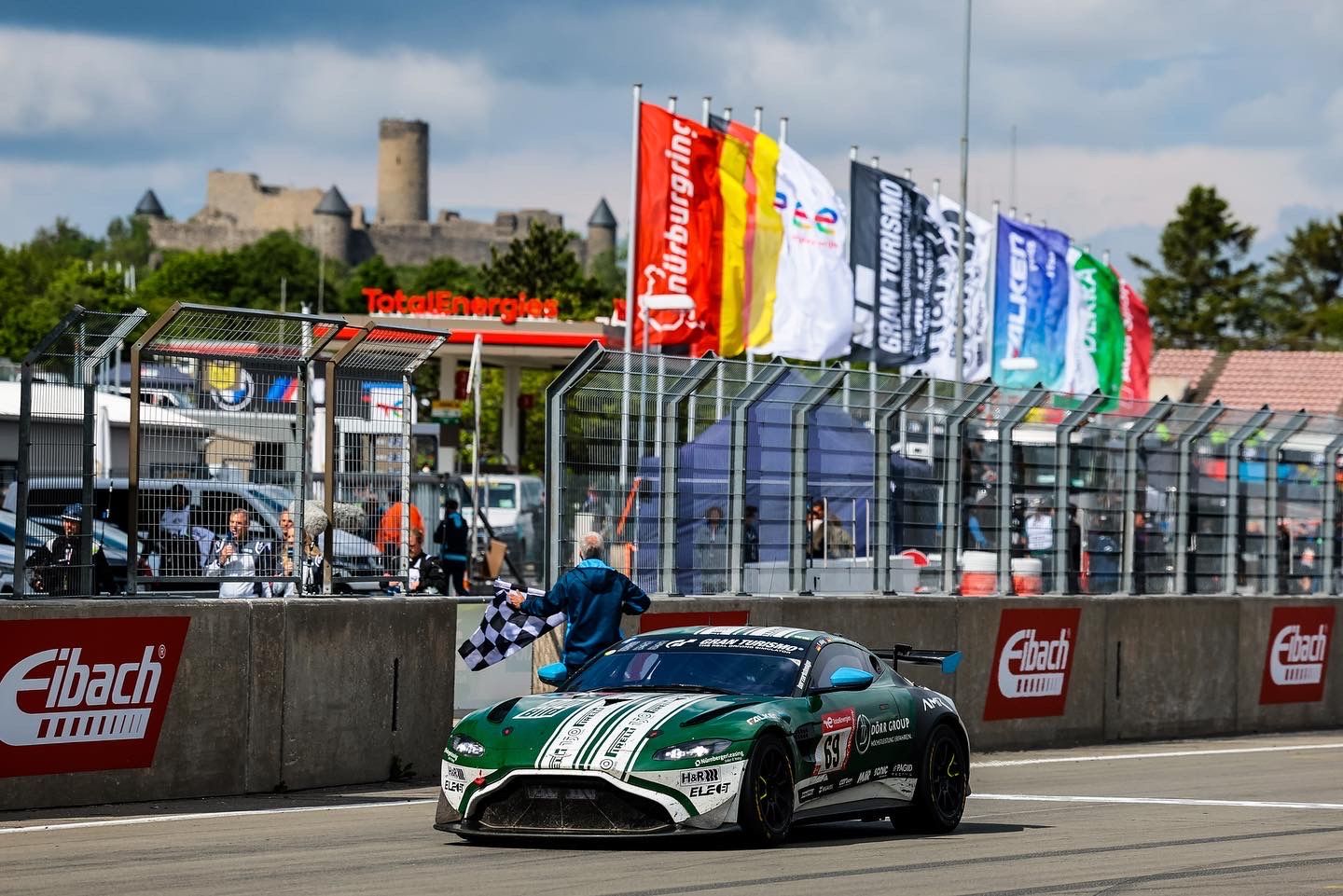 Chequered flag at the 24h Nürburgring